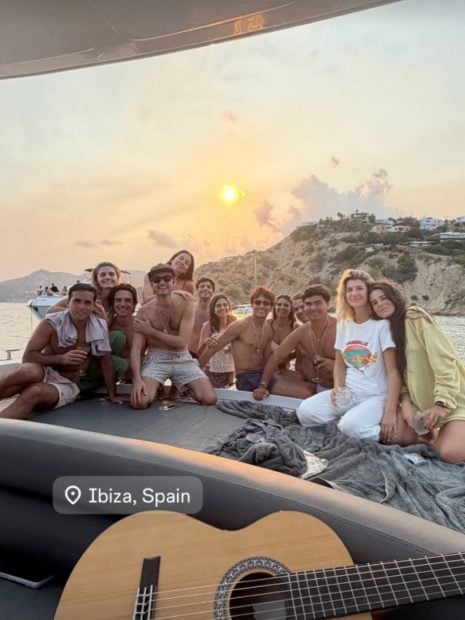 Tana Rivera y Roca Rey junto a un grupo de amigos. (Foto: Redes Sociales)
