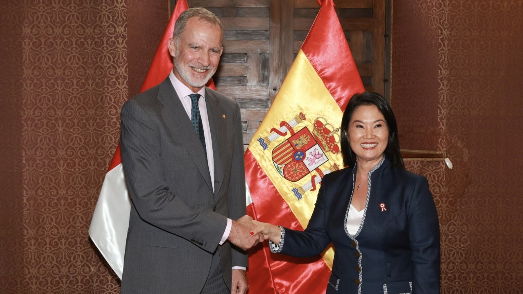 Felipe VI se reúne en Lima con Keiko Fujimori antes de su toma de posesión como presidenta de Perú