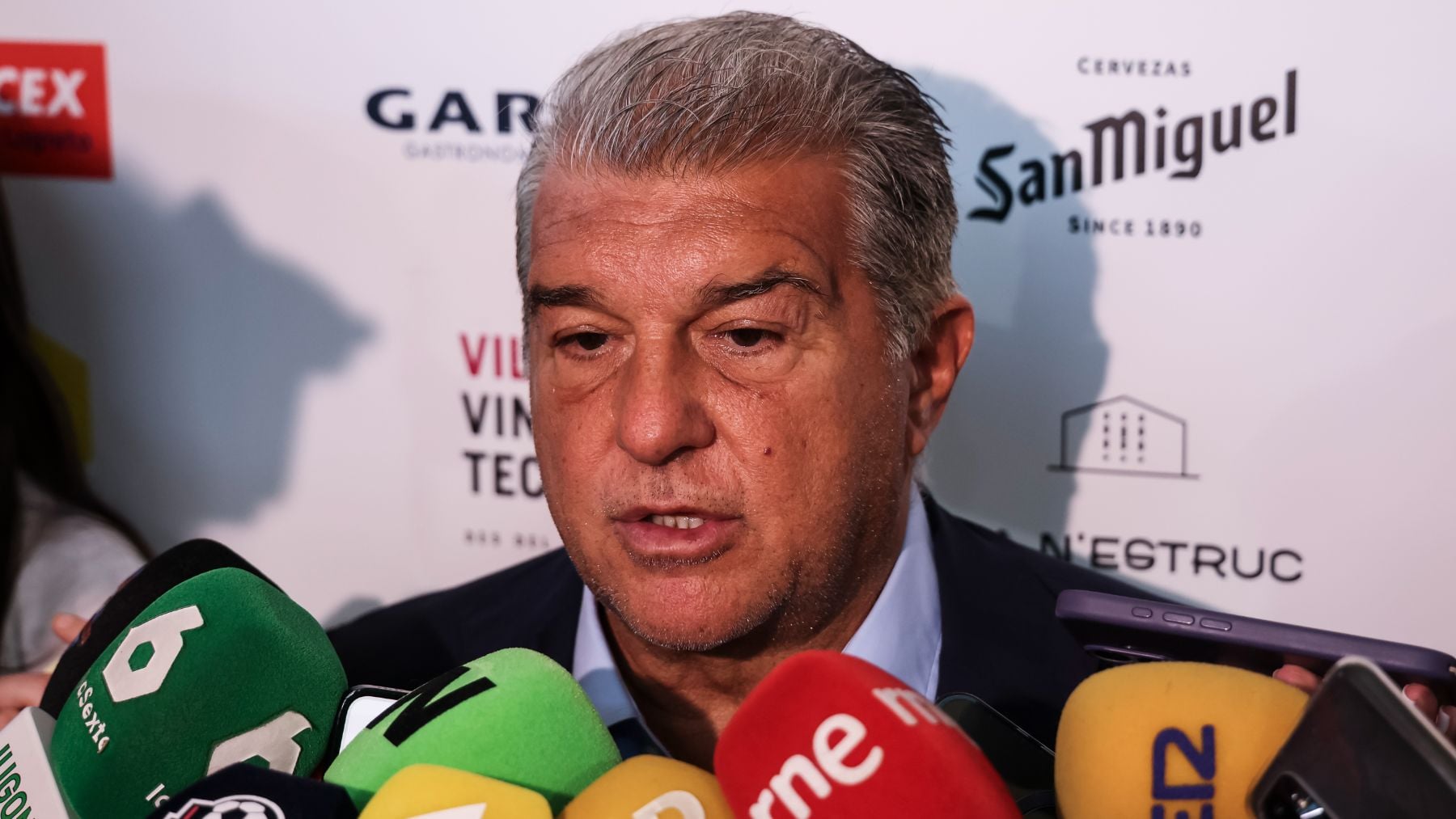 Laporta desvela en un comunicado que ha sufrido una arritmia y que está fuera de peligro