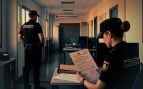 Orden alejamiento policías