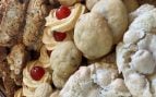 Carquiñolis, pastas de mantequilla, almendrados y otros dulces recién horneados en Cal Xaconet. Foto: forn_cal_xaconet