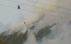 Los bomberos detienen el avance del incendio de Vall de Uxó que ha calcinado 9.300 hectáreas