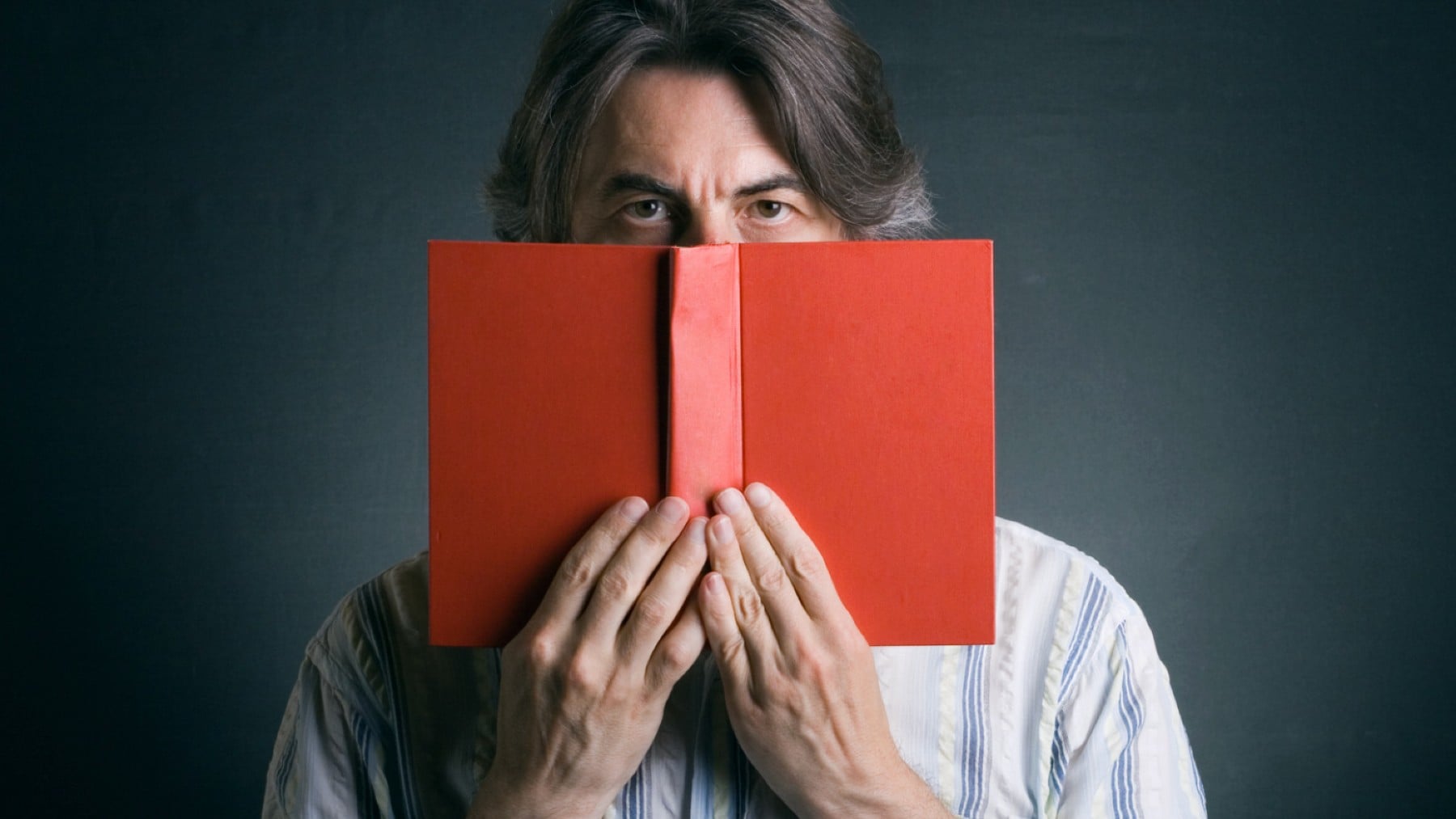 Recomendación literaria: una novela para saber identificar a un narcisista (Canva).