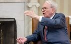 Warren Buffett en la Oficina Oval, el 18 de julio de 2011. (Foto oficial de la Casa Blanca por Pete Souza)