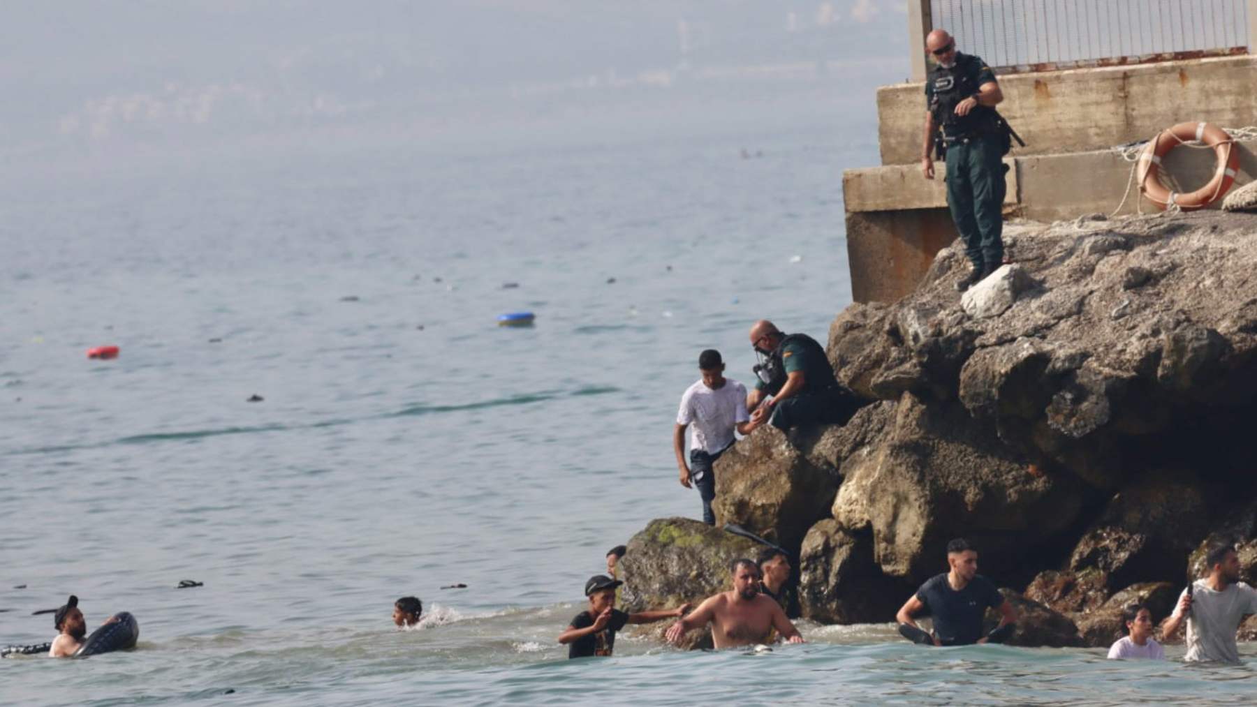 Marlaska informa al presidente de Ceuta que no se puede activar la emergencia nacional por una crisis migratoria