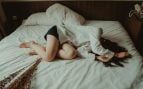 Llevamos años creyendo que despertarse cansado era una consecuencia normal del estrés o de la edad, pero los médicos insisten: no es normal