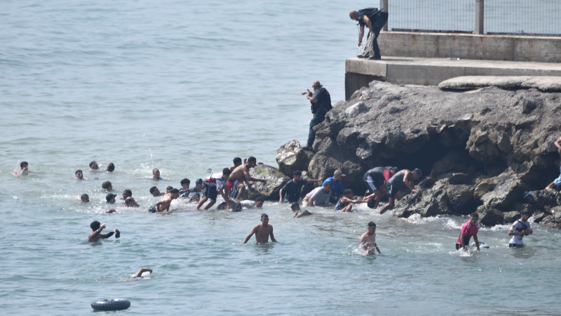 Vota: ¿Debe abordar el Gobierno la avalancha migratoria en Ceuta como una emergencia nacional?