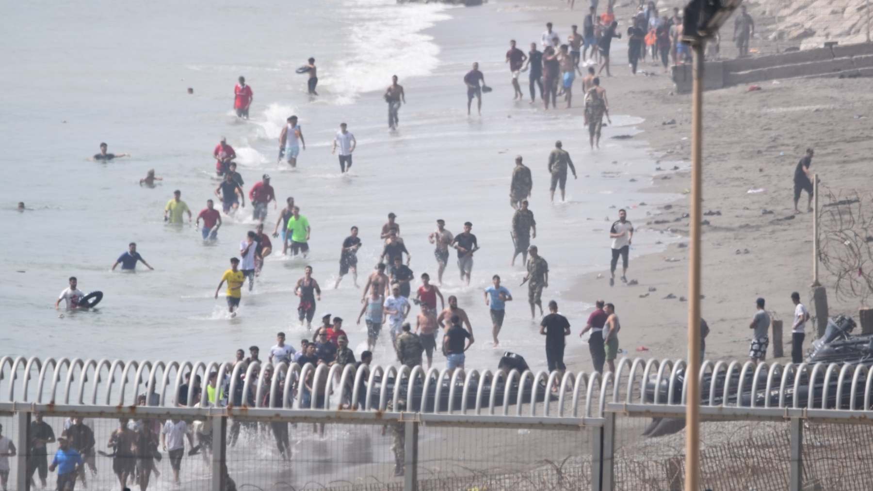 La Guardia Civil estima en más de 5.000 los inmigrantes que han entrado ilegalmente en Ceuta las últimas 24 h