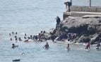 Recuperan los cadáveres de nueve inmigrantes que trataban de entrar por mar en la avalancha sobre Ceuta