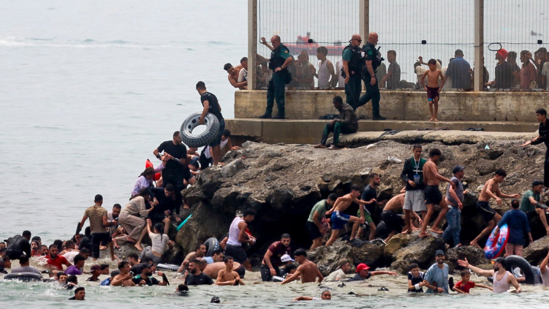 Marlaska informa al presidente de Ceuta que no se puede activar la emergencia nacional por una crisis migratoria