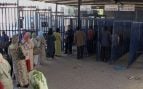 España cierra la frontera con Marruecos en Melilla ante un intento de invasión en plena noche