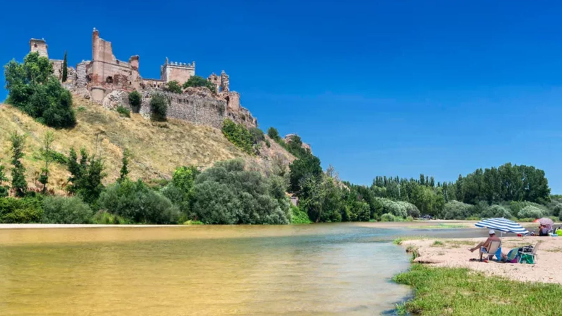 La mejor piscina natural de Toledo es una playa fluvial perfecta para niños y con aguas cristalinas a solo 90 km de Madrid