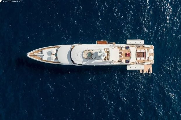 yate superyate megayate ibiza poker millonario