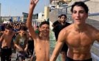 Miles de marroquíes entran en España de forma ilegal al grito de «¡Viva Pedro Sánchez!»