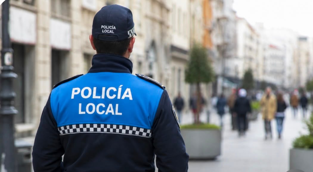 ¿Cuánto dinero cobra un policía local en Ceuta? Gana 600 euros más que en el resto de España