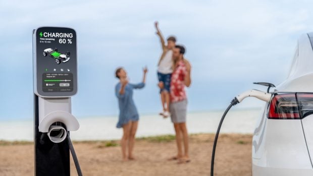 carga coche eléctrico playa