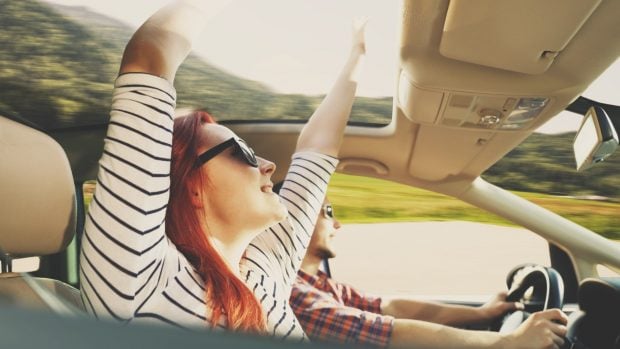 coche eléctrico descapotable vacaciones