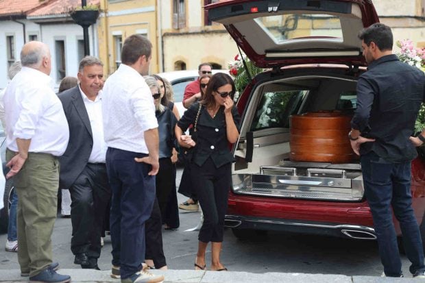 Paula Echevarría en el funeral de su padre