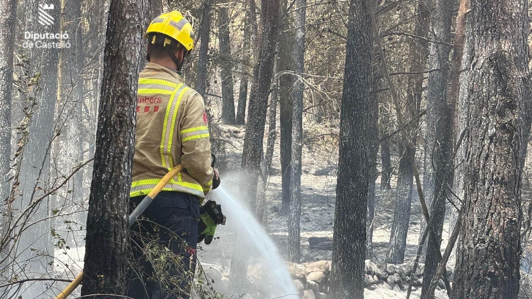 Los bomberos dan por estabilizado el incendio de Vall de Uxó que ha calcinado 9.599 hectáreas
