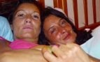 Eva Carreñom y Carmina Ordoñez tumbadas