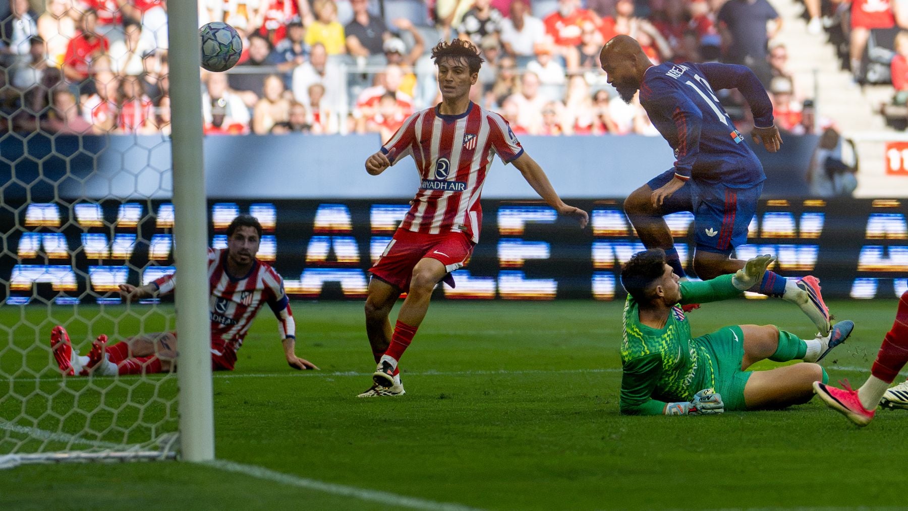 Mbeumo condena de rebote a un Atlético de Madrid lleno de niños