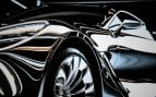 Coche negro con estilo futurista. Foto: Magnific