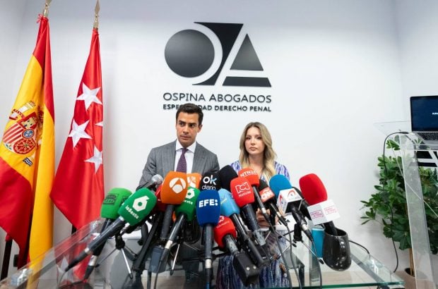 Los abogados de la familia de Edwin Arrieta en una rueda de prensa. (Foto: Europa Press)