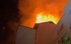 Un aparatoso incendio obliga a desalojar un bloque de viviendas de Chamberí (Madrid)