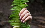El color de uñas que más se llevaba hace años está de vuelta y ahora se han dado cuenta que estiliza mucho más: cambia la luz de las manos