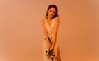 El truco de las bajitas con los vestidos largos que cada vez utilizan más mujeres para parecer más altas sin subirse a unos tacones: es infalible