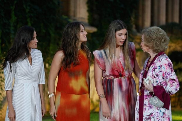 La Reina Letizia, Leonor, la Reina Sofía y la infanta Sofía en Marivent. (Foto: EFE)