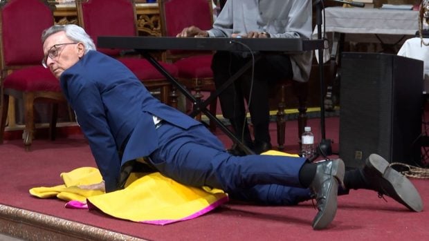 Ortega Cano en la Iglesia de San Antón. (Foto: Europa Press)