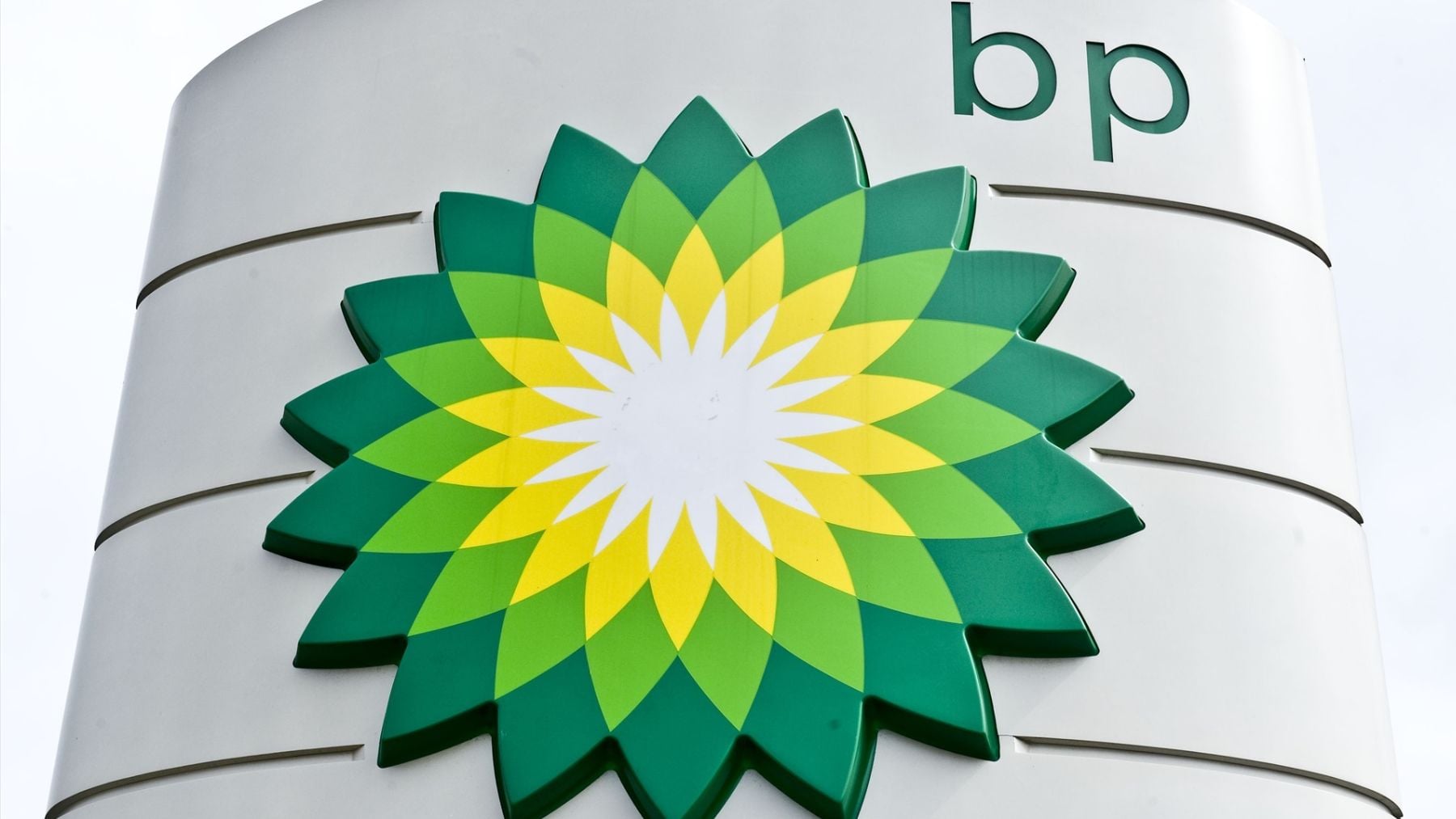 BP aprovecha la gran subida de precio del petróleo para ganar un 235% más hasta junio