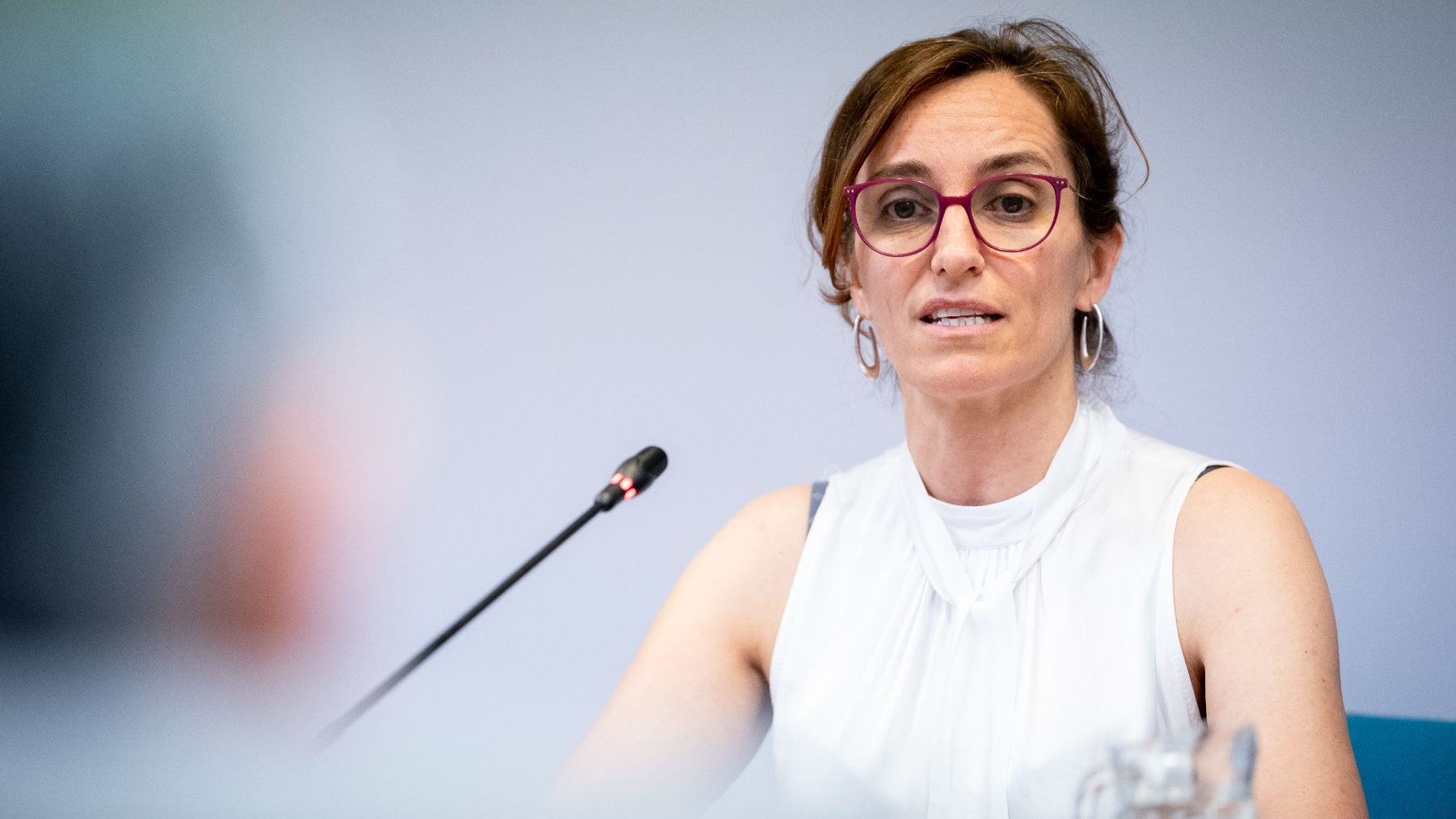 Un estudio desafía la ley del tabaco de Mónica García: revela una drástica reducción de tóxicos en el tabaco calentando