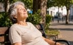 Tomar el sol personas mayores en verano, vitamina D y calor, vitamina D en verano, cómo tener vitamina D en verano.