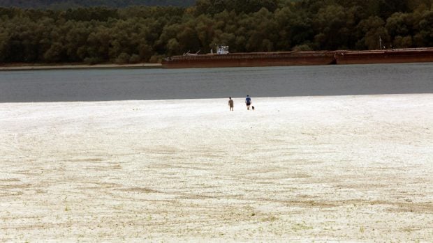 Río Danubio seco Rumanía
