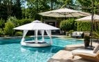 Sombrilla flotante, piscina, verano, calor