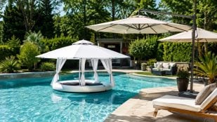Sombrilla flotante, piscina, verano, calor
