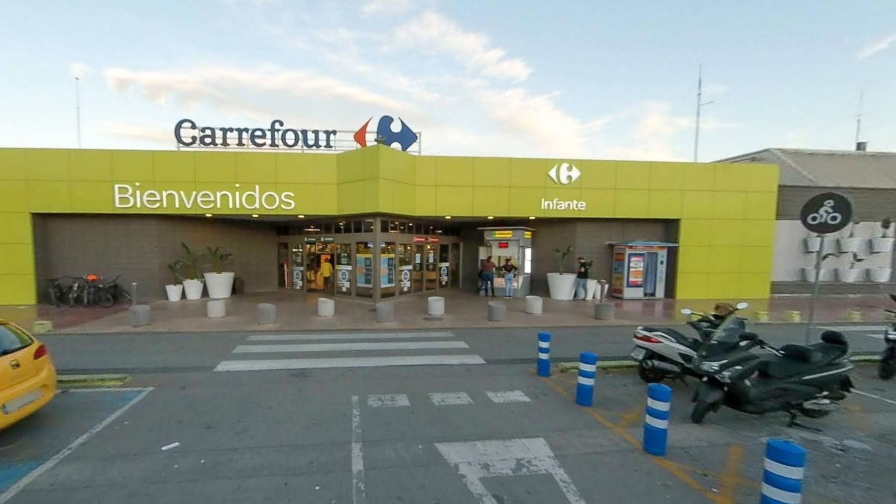 Asesinada una mujer de 44 años por su pareja en un centro comercial de Murcia