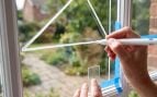 Algunas personas están pintando líneas blancas en sus ventanas: por qué lo recomiendan y para qué sirve