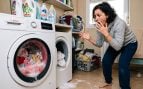 Una mujer compra un vestido en una tienda benéfica pero se lleva una «desagradable sorpresa» después de lavarlo
