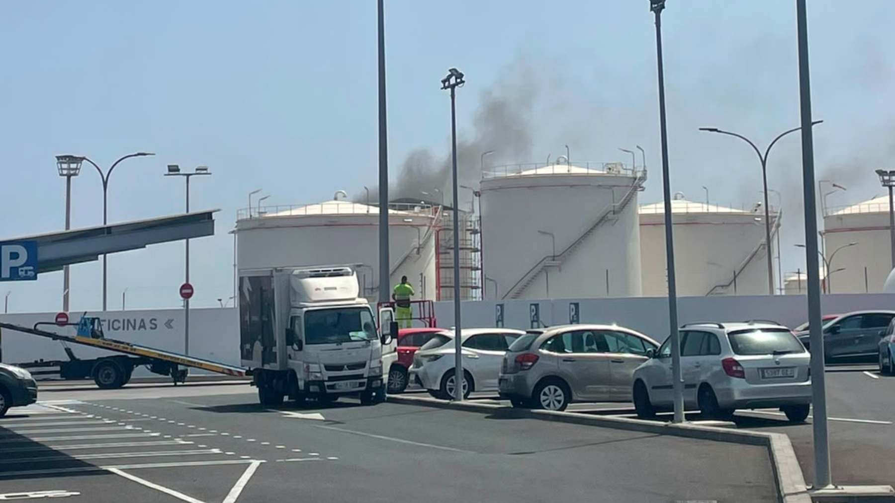 Al menos un muerto y varios heridos tras la explosión de un tanque de combustible en Gran Canaria