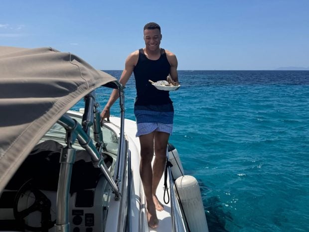 Mbapp&eacute; en alta mar. (Foto: Redes Sociales)