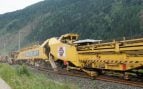 La RU 800 S, de la austriaca Plasser & Theurer, renueva raíles, traviesas y lecho de balasto en una sola pasada continua. / Foto: Plasser & Theurer
