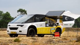 La ambulancia solar Stella Juva, de Países Bajos, lleva la atención médica directamente a la gente. Foto: Bart van Overbeeke - TU/e