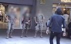La «normalidad» de Marlaska en Ceuta: soldados del Ejército custodian la entrada a un Carrefour