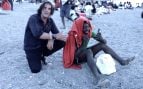 Un inmigrante llama a un amigo entre risas para que venga a Ceuta delante de Cake: «Se descojona de nosotros»