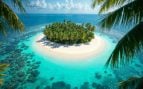 Paisaje paradisíaco de una isla con el océano de fondo. Fotografía: Magnific