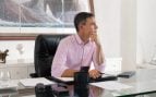 Sánchez tira de la camisa de las crisis: usa en la conferencia de Ceuta la misma que usó con los incendios de 2025