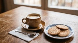 Desayuno de Carla Villa, de 101 años (Imagen creada con IA).